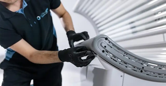 Ultrasun staff cheking profile of a tanning bed