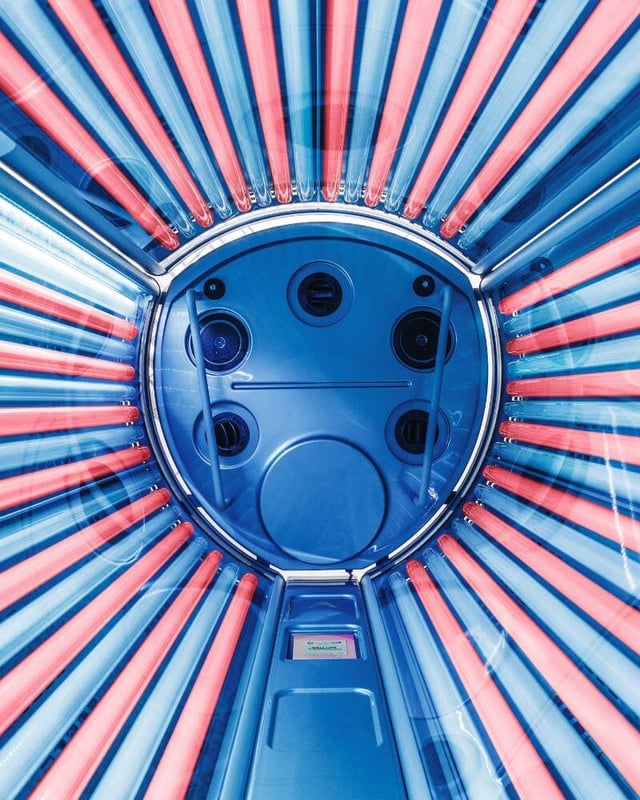 Ultrasun i8 stand-up tanning bed TopCooler with Hybrid Lamps