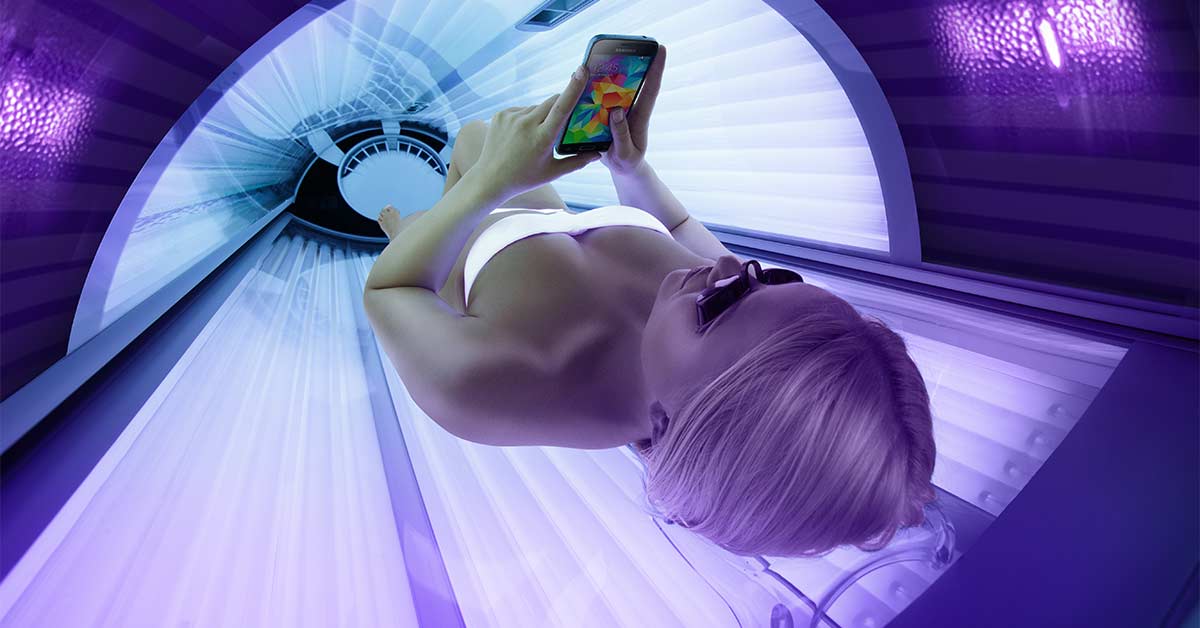 woman inside an Ultrasun Q14 tanning bed