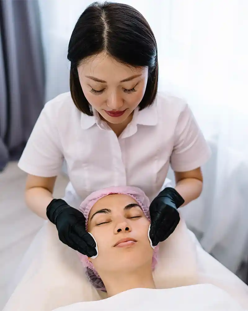 https://8529752.fs1.hubspotusercontent-na1.net/hubfs/8529752/IMAGES%20%5BNL-UK-INT-VP%5D/Industry%20-%20Clinics/Tanning%20beds%20at%20clinics%20800x100%2012.webp