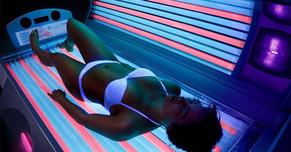 Ultrasun Q18 tanning bed with woman inside-1